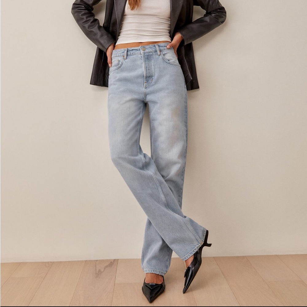 Casey Mid Rise Relaxed Straight Jeans in wash TAHOE